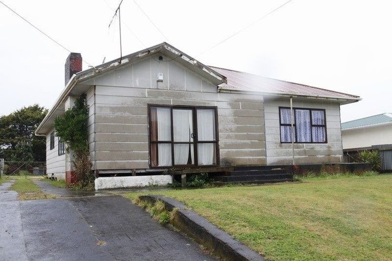 Photo of property in 56 Matai Street, Castlecliff, Whanganui, 4501