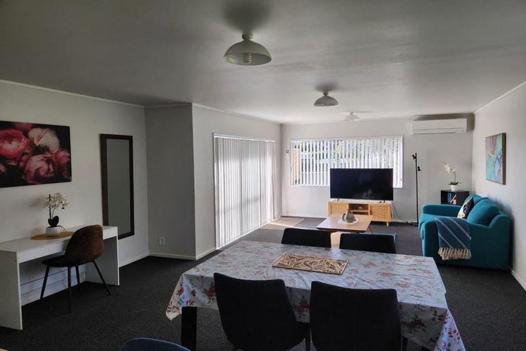 Photo of property in 2/11 Waterfront Road, Mangere Bridge, Auckland, 2022