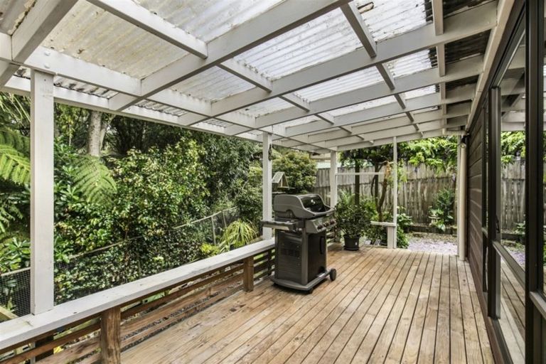 Photo of property in 2/22 Lagoon Way, West Harbour, Auckland, 0618