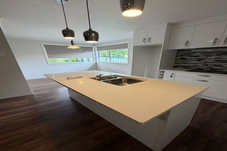 Photo of property in 26 Sunline Avenue, Massey, Auckland, 0614