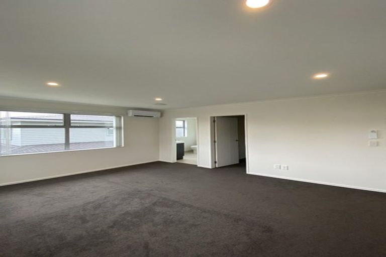 Photo of property in 9 Okataina Way, Aotea, Porirua, 5024