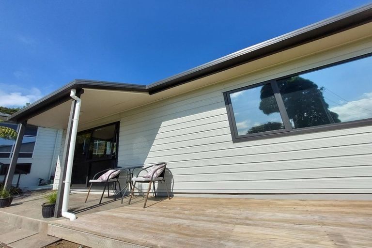 Photo of property in 5 Alwyn Avenue, Te Atatu South, Auckland, 0610