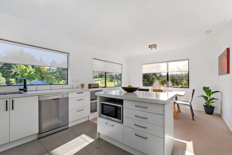 Photo of property in 54 The Avenue, Albany, Auckland, 0632