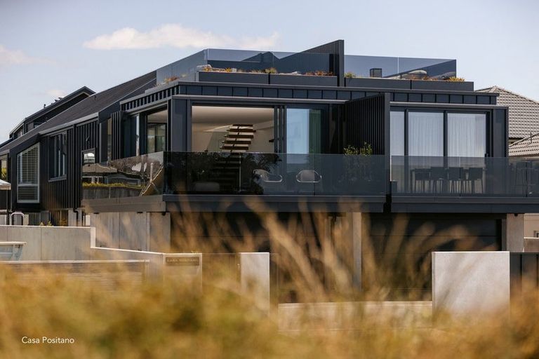 Photo of property in 124 Marine Parade, Mount Maunganui, 3116