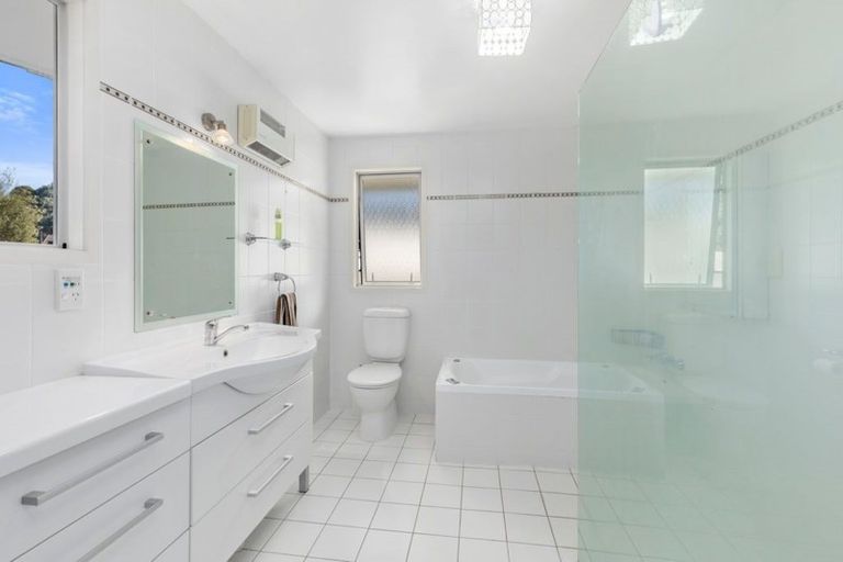 Photo of property in 3a Kaitawa Road, York Bay, Lower Hutt, 5013