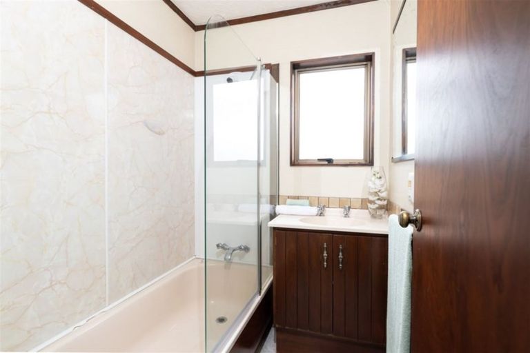 Photo of property in 1/28 Manly Esplanade, Browns Bay, Auckland, 0630