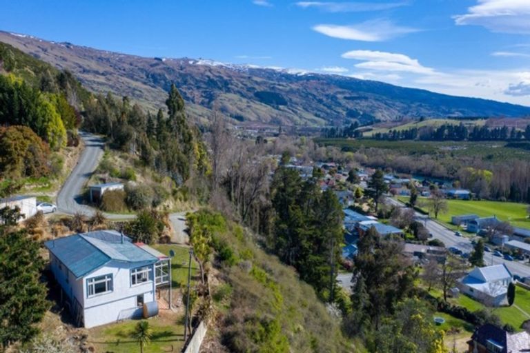 Photo of property in 89 Branxholm Street, Roxburgh, 9500