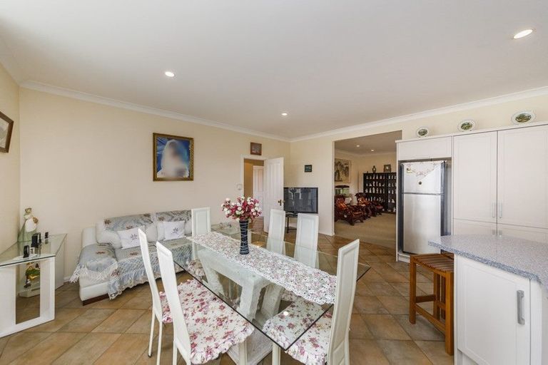 Photo of property in 4 The Oaks, Awapuni, Palmerston North, 4412