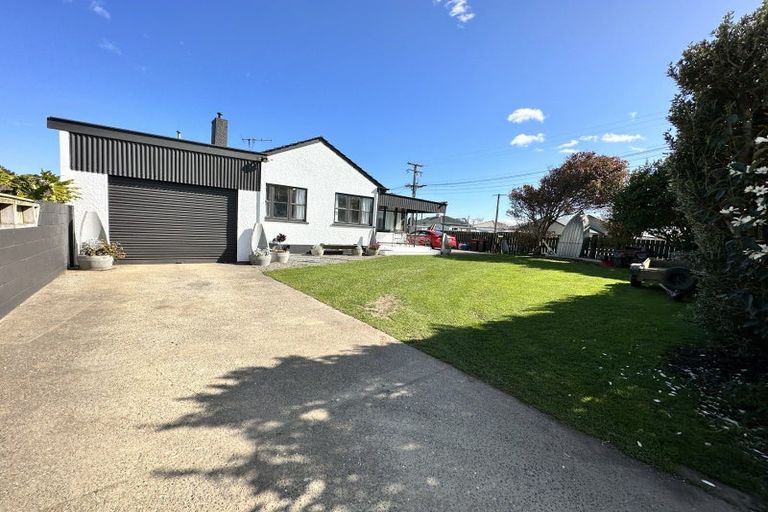 Photo of property in 12 Douglas Street, Hawera, 4610