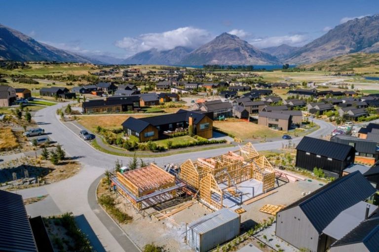 Photo of property in 32 Falconer Rise, Jacks Point, Queenstown, 9371