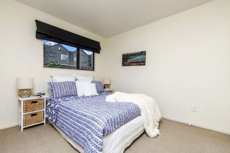 Photo of property in 4/42 Fields Parade, Oteha, Auckland, 0632