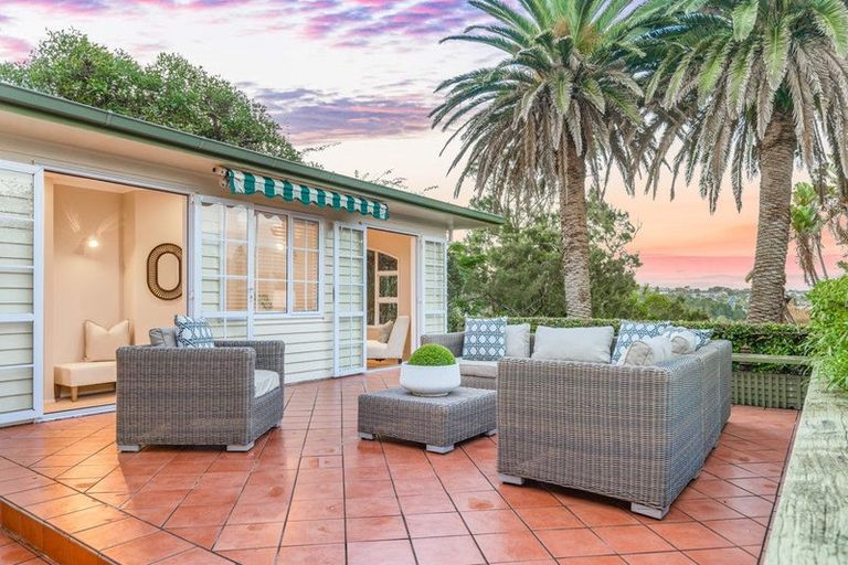 Photo of property in 107 Onewa Road, Northcote, Auckland, 0627