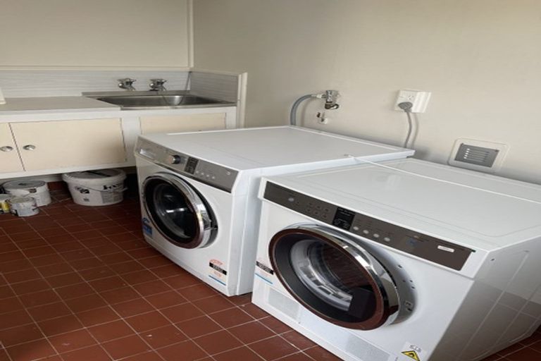 Photo of property in 62 College Road, Northcote, Auckland, 0627