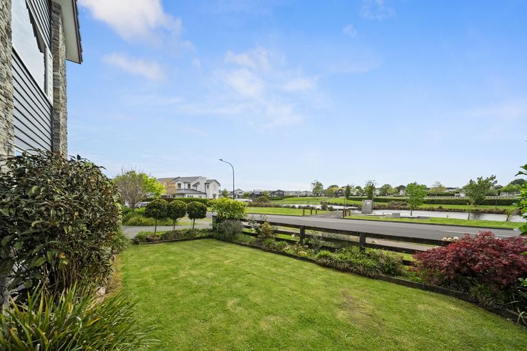 Photo of property in 10 Lake Drive, Karaka, Papakura, 2113