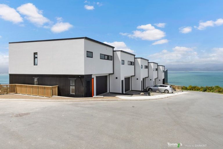 Photo of property in 15 Nanda Way, Khandallah, 6035