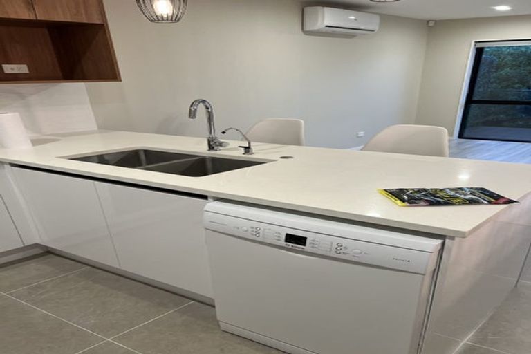 Photo of property in 35 Rutland Road, Stanley Point, Auckland, 0624