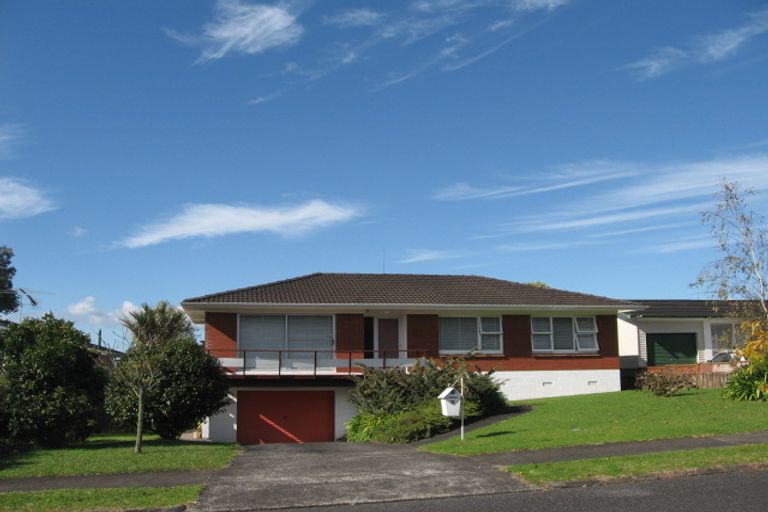 Photo of property in 11 Megan Avenue, Pakuranga Heights, Auckland, 2010