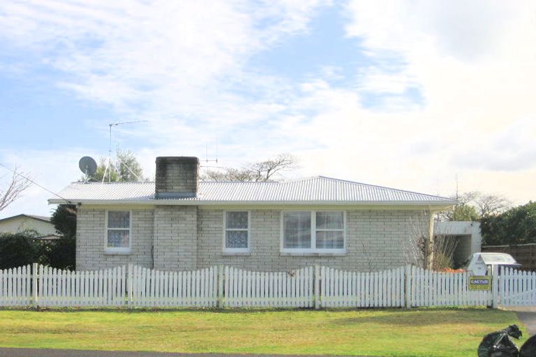 Photo of property in 102 Collins Road, Melville, Hamilton, 3206