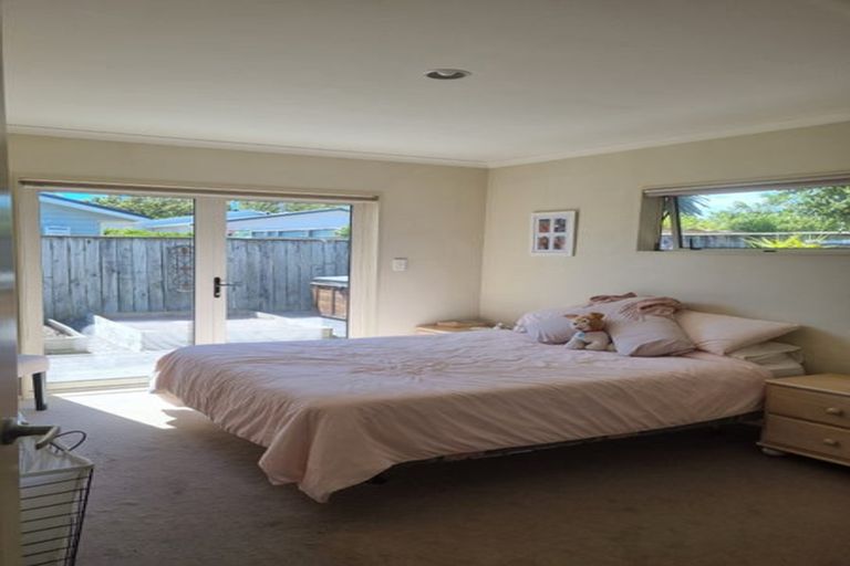 Photo of property in 8 Sackville Street, Martinborough, 5711