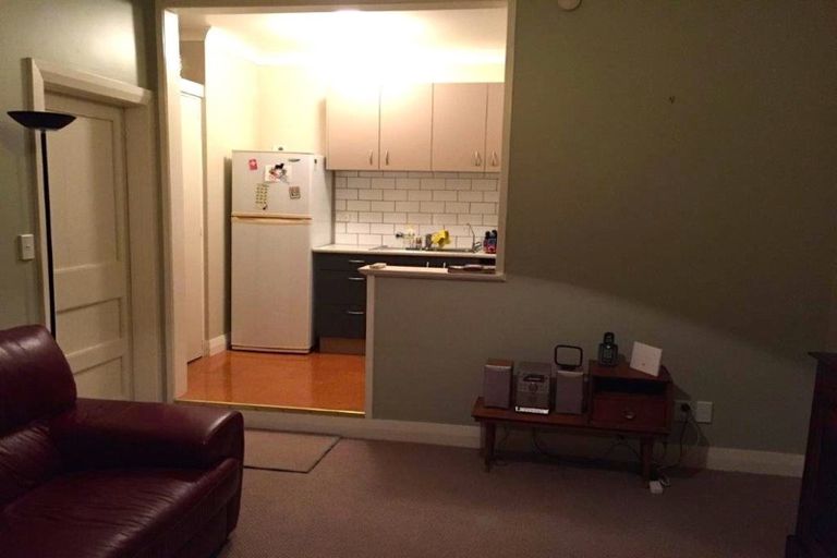 Photo of property in 36 Edinburgh Terrace, Berhampore, Wellington, 6023