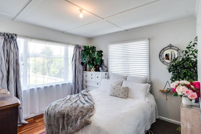 Photo of property in 2 Henderson Crescent, Onekawa, Napier, 4110