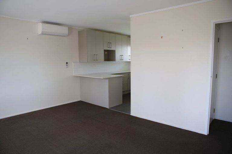 Photo of property in 3/25 Widmore Drive, Massey, Auckland, 0614