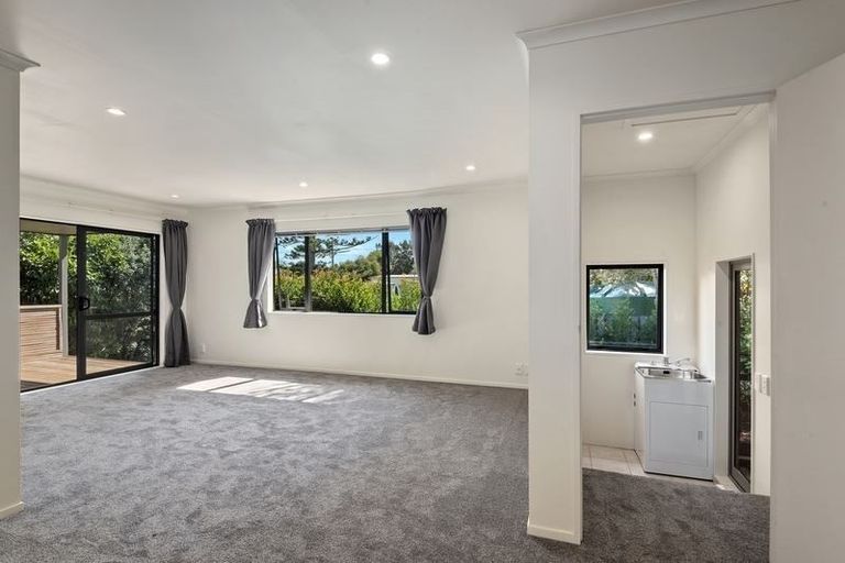 Photo of property in 3/28 Holiday Road, Stanmore Bay, Whangaparaoa, 0932