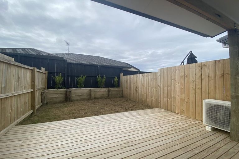 Photo of property in 96d Triangle Road, Massey, Auckland, 0614