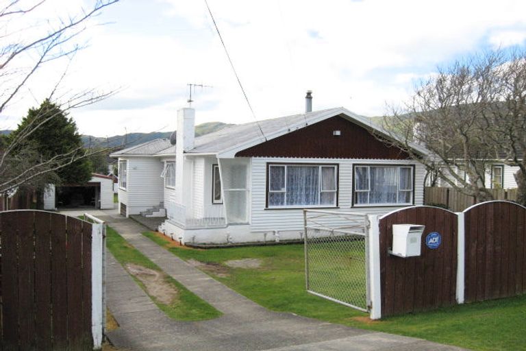Photo of property in 62 Wainuiomata Road, Wainuiomata, Lower Hutt, 5014