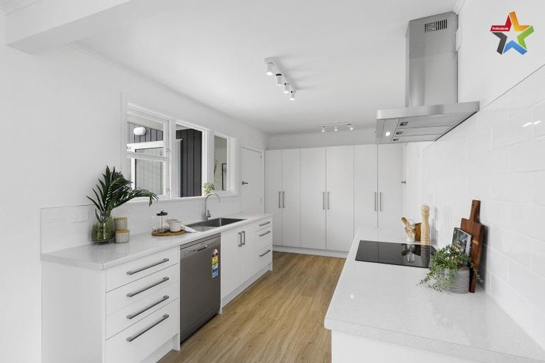 Photo of property in 347 Stokes Valley Road, Stokes Valley, Lower Hutt, 5019