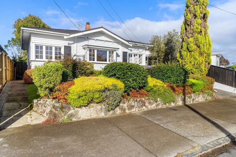 Photo of property in 1 Manor Place, Point Chevalier, Auckland, 1022