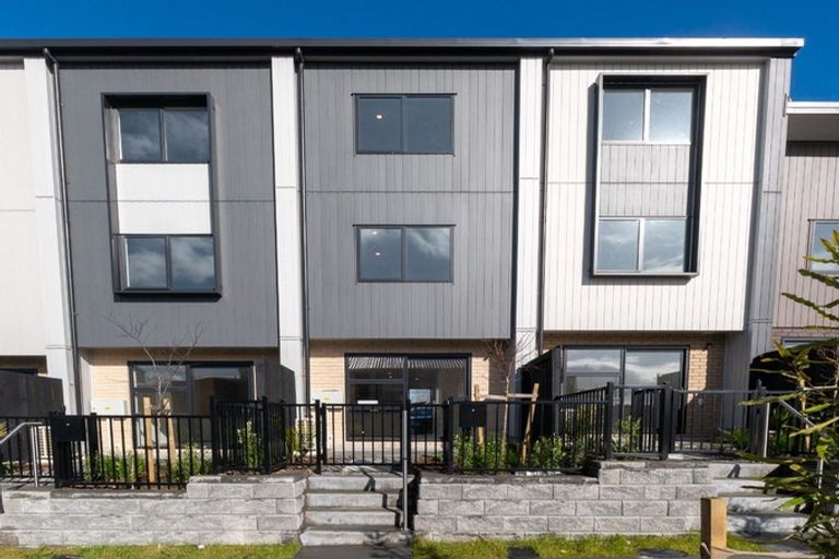 Photo of property in 5 Jabuka Street, Glen Eden, Auckland, 0602