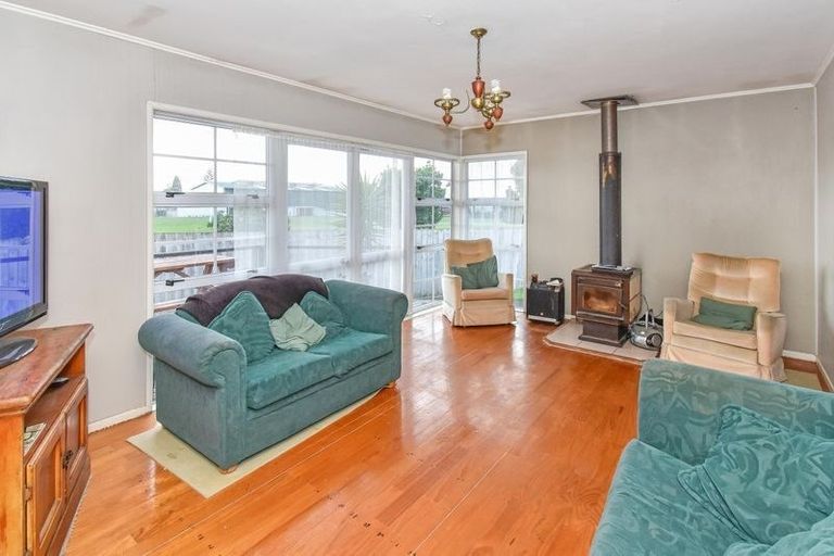 Photo of property in 73 Beeston Crescent, Manurewa, Auckland, 2102