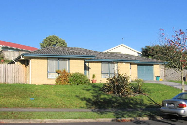 Photo of property in 65 De Havilland Drive, Goodwood Heights, Auckland, 2105