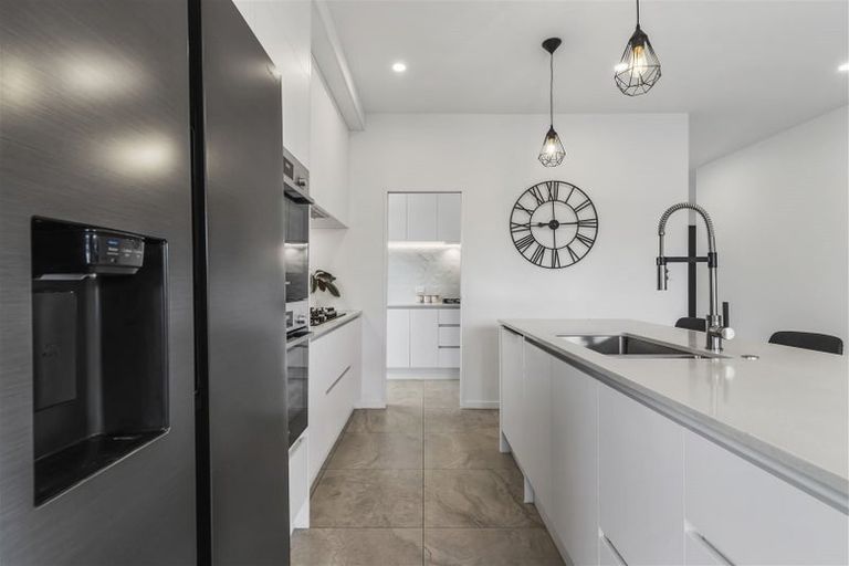 Photo of property in 10 Huaota Place, Botany Downs, Auckland, 2010