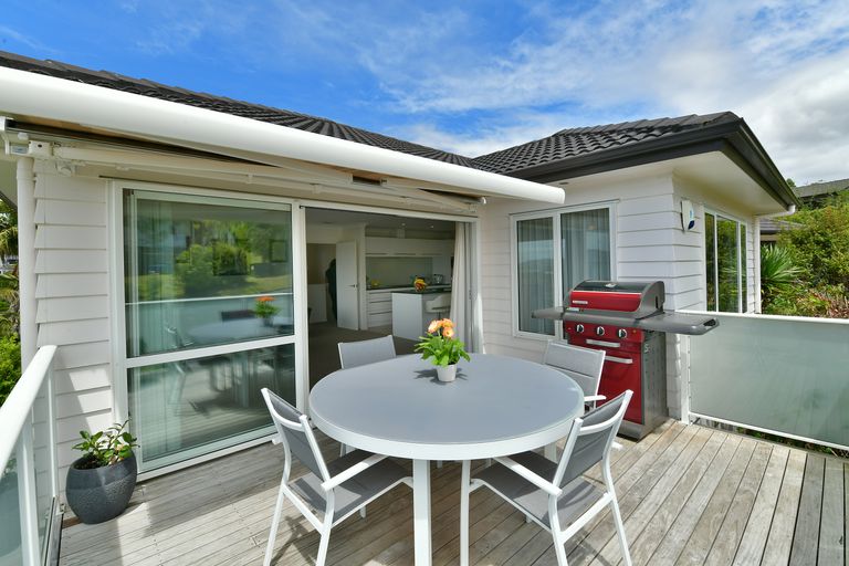 Photo of property in 33 Savoy Road, Orewa, 0931
