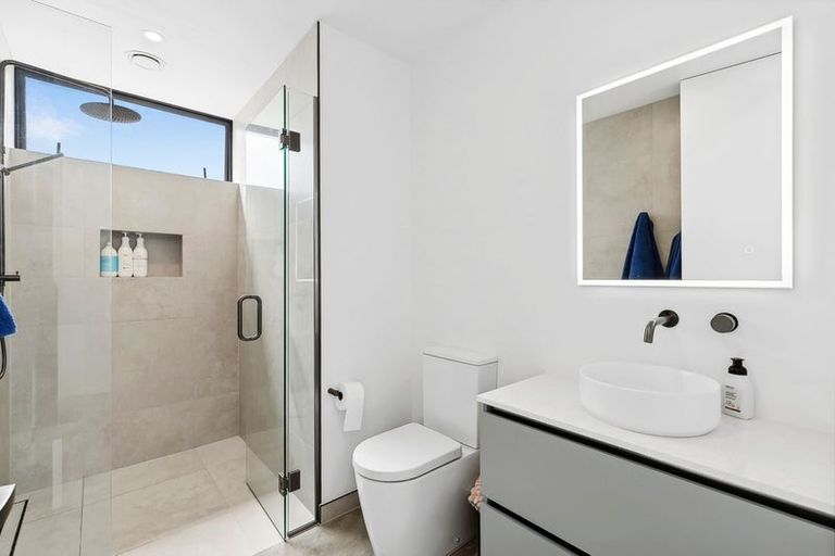 Photo of property in 7 Fern Burn Close, Wanaka, 9305