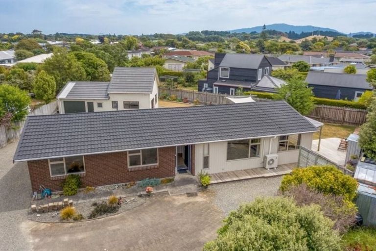 Photo of property in 25 Kanawa Street, Waikanae, 5036