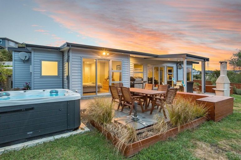 Photo of property in 50 Endeavour Drive, Whitby, Porirua, 5024