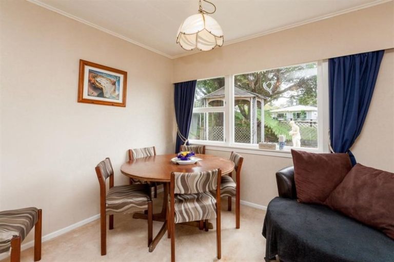 Photo of property in 18 Beaumont Crescent, Frankleigh Park, New Plymouth, 4310