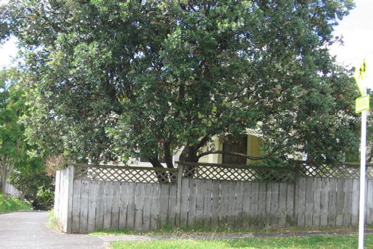 Photo of property in 1/27 Northall Road, New Lynn, Auckland, 0600