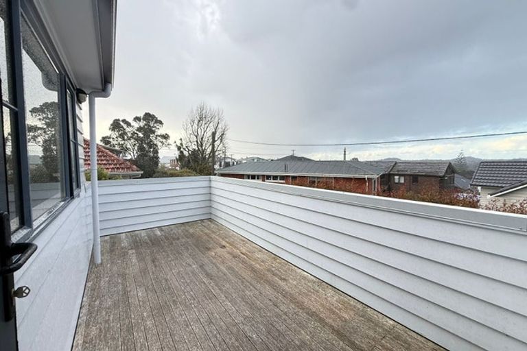 Photo of property in 3/158 Cliff View Drive, Green Bay, Auckland, 0604