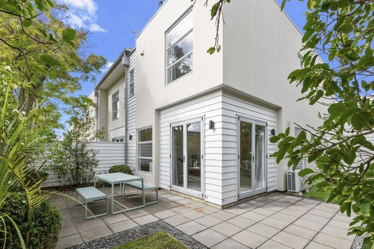 Photo of property in 5/40 Scarlet Oak Drive, Schnapper Rock, Auckland, 0632