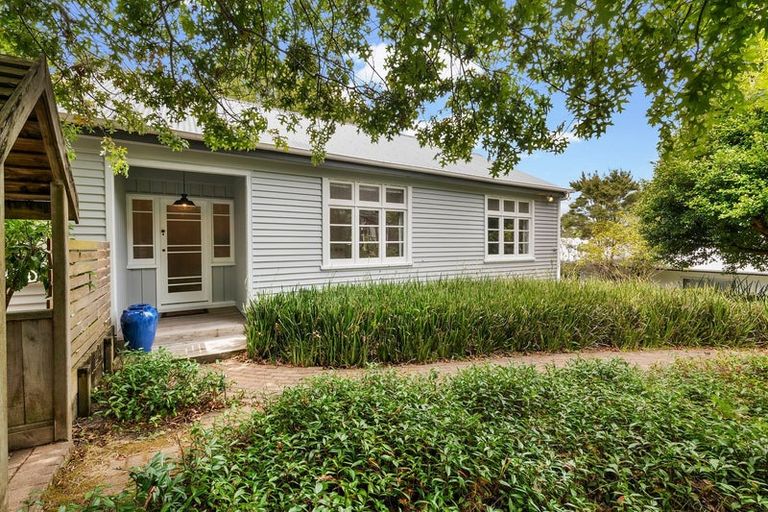 Photo of property in 14 Springtime Crescent, Stanmore Bay, Whangaparaoa, 0932