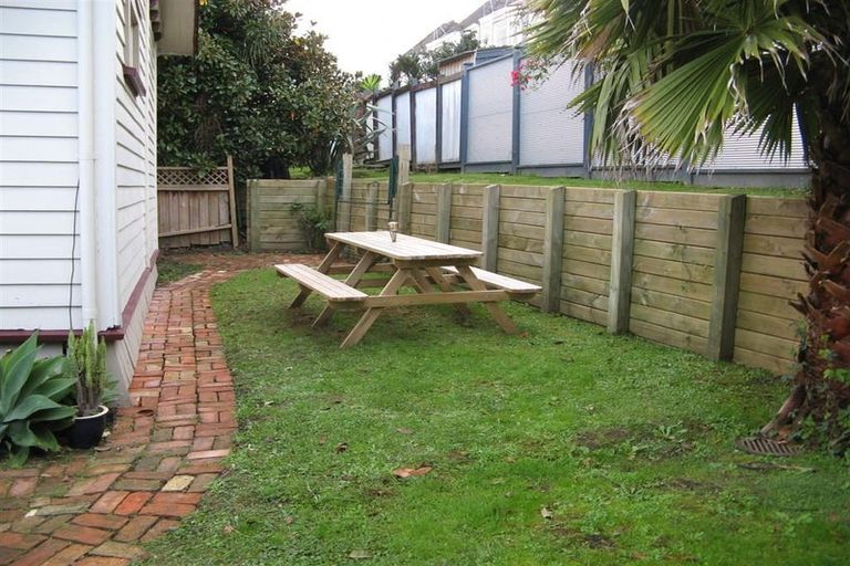 Photo of property in 19b Stafford Road, Northcote Point, Auckland, 0627