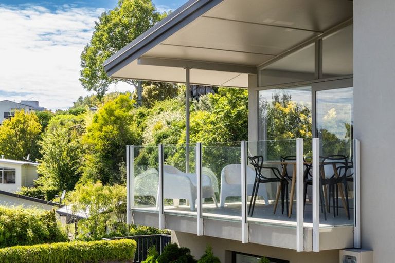 Photo of property in 9 Busby Hill, Havelock North, 4130