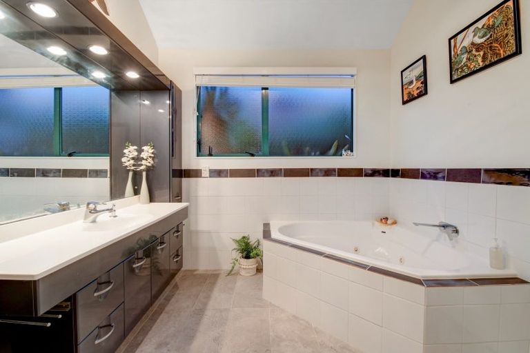 Photo of property in 12 Ascot Way, Orewa, 0931