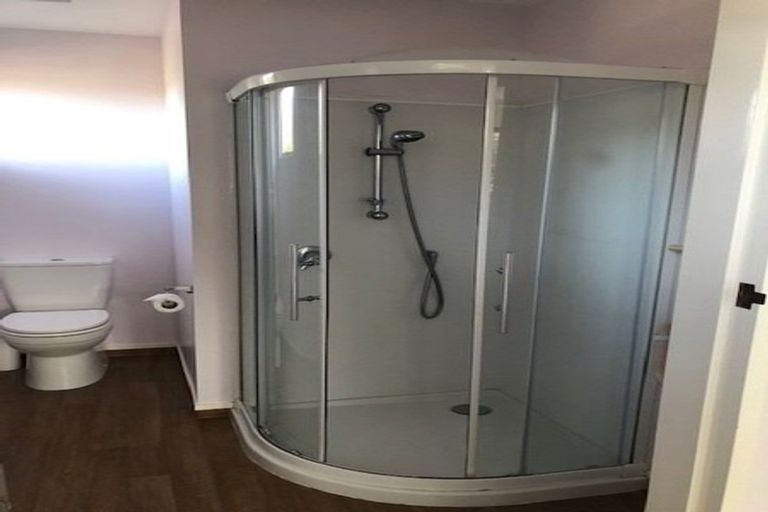 Photo of property in 124 Taylor Terrace, Tawa, Wellington, 5028