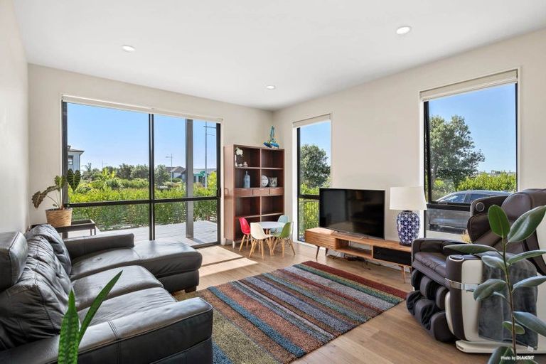 Photo of property in 13 Caldera Drive, Long Bay, Auckland, 0630