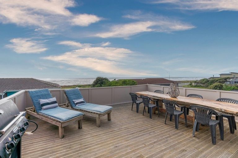 Photo of property in 4 Scott Avenue, Otaki Beach, Otaki, 5512